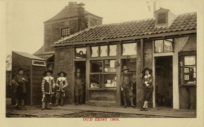 16192 Gezicht op de voorgevel van een nagemaakte winkel op de historische tentoonstelling OUD ZEIST te Zeist; met ...